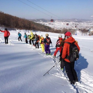 ���ʻ�ѩ��ɽ����Աѵ��Ӫ�״��仧����